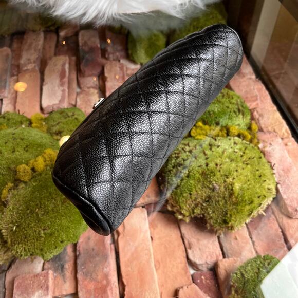 CHANEL Timeless Quilted Caviar Clutch - Picture 5 of 10